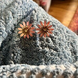 Sarah Coventry Pink Flower Earrings Clip On